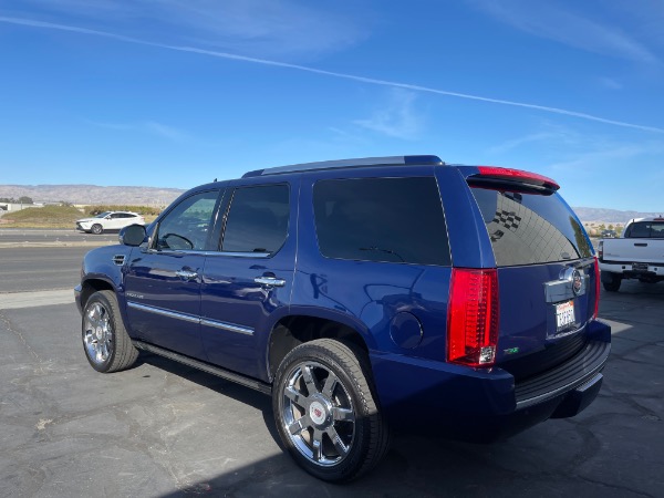 Used-2012-Cadillac-Escalade-Luxury