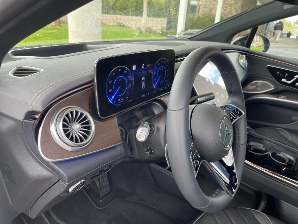 Used-2022-Mercedes-Benz-EQS-450-plus-luxury