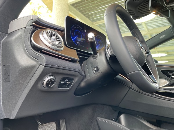 Used-2022-Mercedes-Benz-EQS-450-plus-luxury
