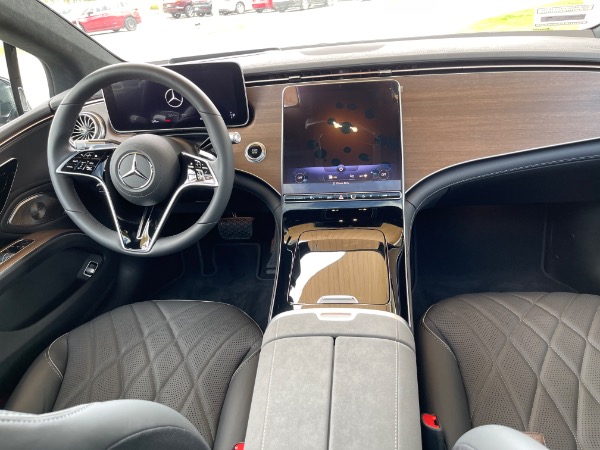 Used-2022-Mercedes-Benz-EQS-450-plus-luxury