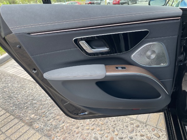 Used-2022-Mercedes-Benz-EQS-450-plus-luxury