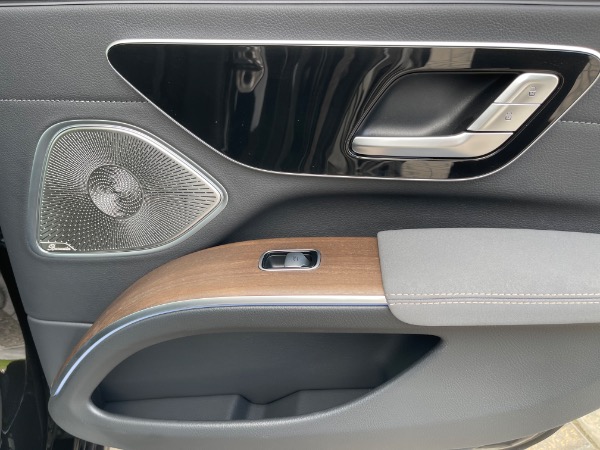 Used-2022-Mercedes-Benz-EQS-450-plus-luxury