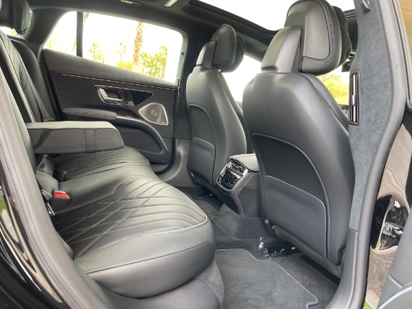Used-2022-Mercedes-Benz-EQS-450-plus-luxury