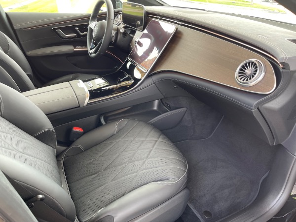 Used-2022-Mercedes-Benz-EQS-450-plus-luxury