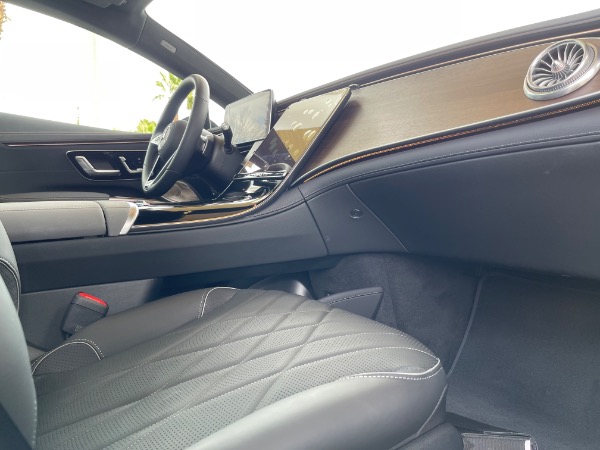 Used-2022-Mercedes-Benz-EQS-450-plus-luxury