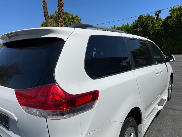 Used-2013-Toyota-Sienna-LE-Mobility-7-Passenger