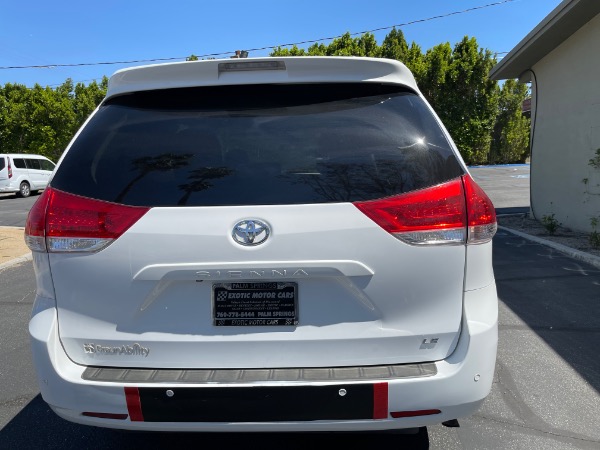 Used-2013-Toyota-Sienna-LE-Mobility-7-Passenger