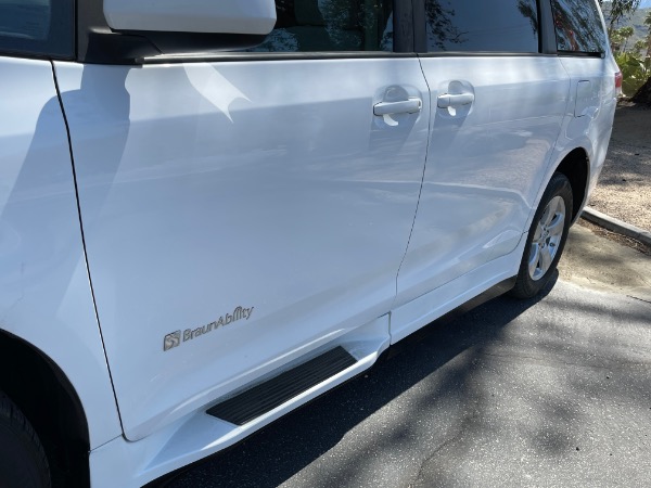 Used-2013-Toyota-Sienna-LE-Mobility-7-Passenger