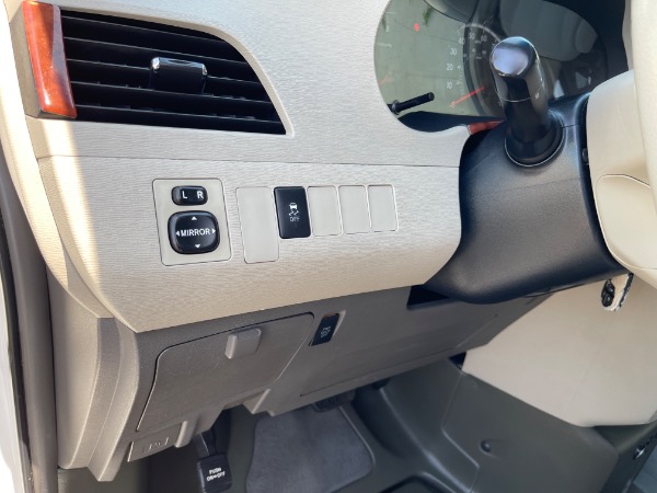 Used-2013-Toyota-Sienna-LE-Mobility-7-Passenger