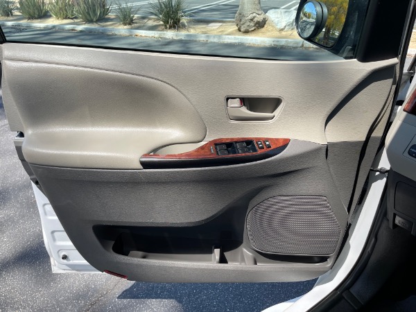Used-2013-Toyota-Sienna-LE-Mobility-7-Passenger