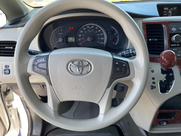 Used-2013-Toyota-Sienna-LE-Mobility-7-Passenger
