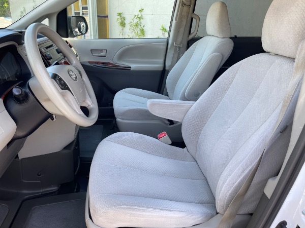 Used-2013-Toyota-Sienna-LE-Mobility-7-Passenger