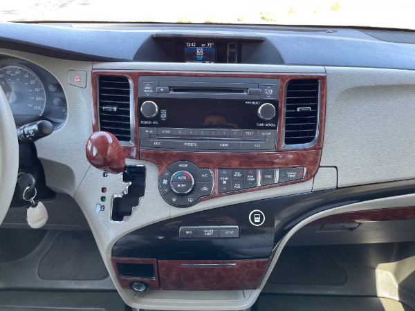 Used-2013-Toyota-Sienna-LE-Mobility-7-Passenger