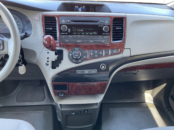 Used-2013-Toyota-Sienna-LE-Mobility-7-Passenger