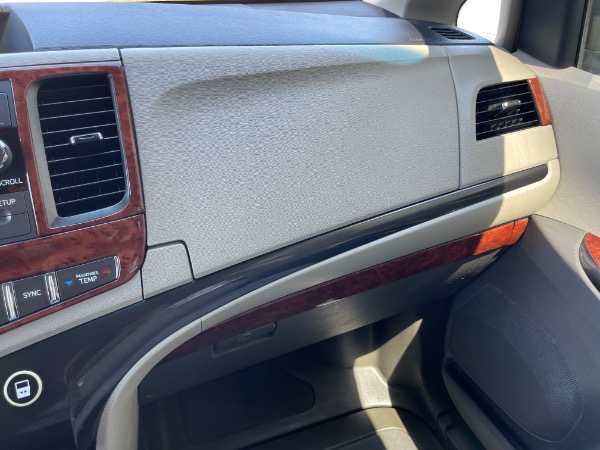 Used-2013-Toyota-Sienna-LE-Mobility-7-Passenger