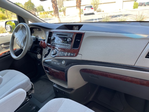 Used-2013-Toyota-Sienna-LE-Mobility-7-Passenger
