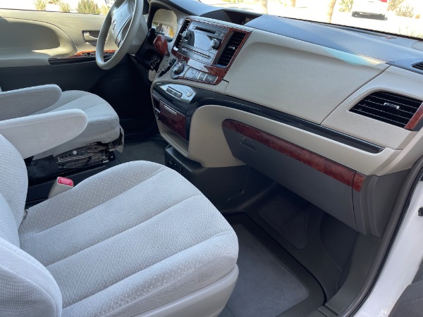 Used-2013-Toyota-Sienna-LE-Mobility-7-Passenger