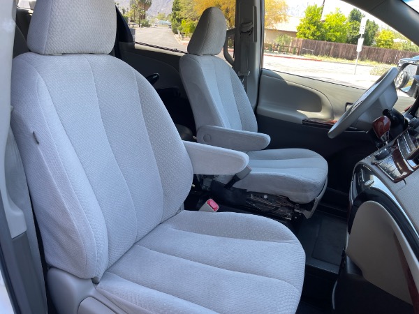 Used-2013-Toyota-Sienna-LE-Mobility-7-Passenger