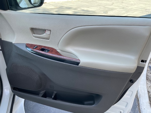 Used-2013-Toyota-Sienna-LE-Mobility-7-Passenger