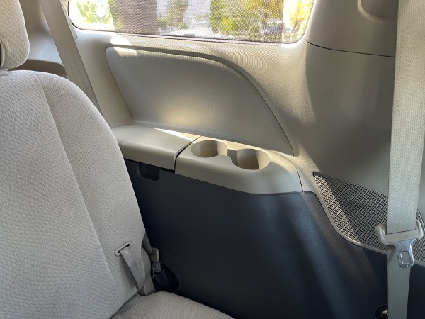 Used-2013-Toyota-Sienna-LE-Mobility-7-Passenger