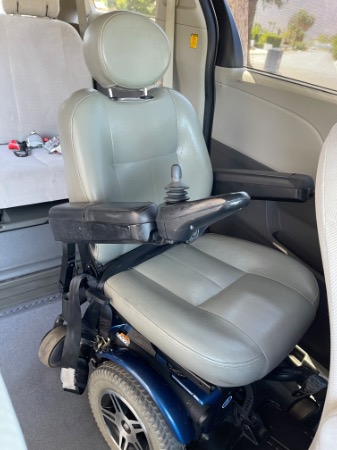 Used-2013-Toyota-Sienna-LE-Mobility-7-Passenger
