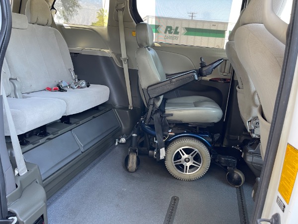 Used-2013-Toyota-Sienna-LE-Mobility-7-Passenger