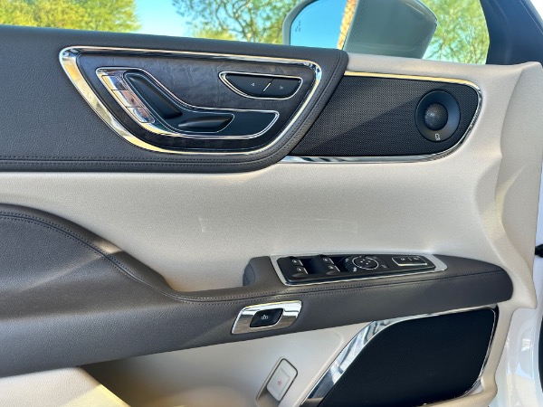 Used-2017-Lincoln-Continental-Select