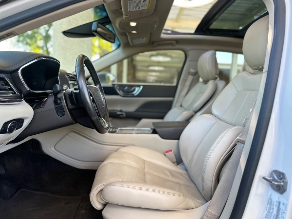 Used-2017-Lincoln-Continental-Select