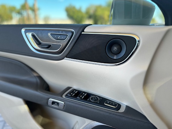 Used-2017-Lincoln-Continental-Select