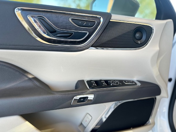Used-2017-Lincoln-Continental-Select
