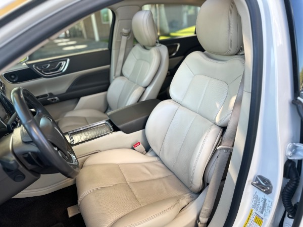 Used-2017-Lincoln-Continental-Select