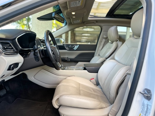 Used-2017-Lincoln-Continental-Select