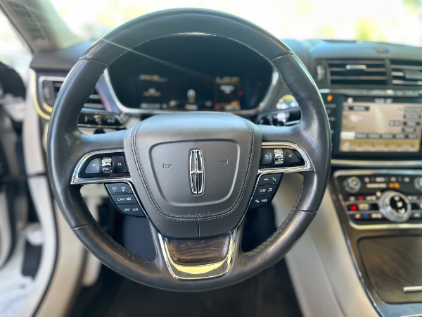 Used-2017-Lincoln-Continental-Select
