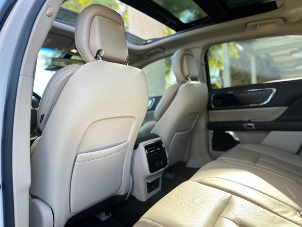 Used-2017-Lincoln-Continental-Select