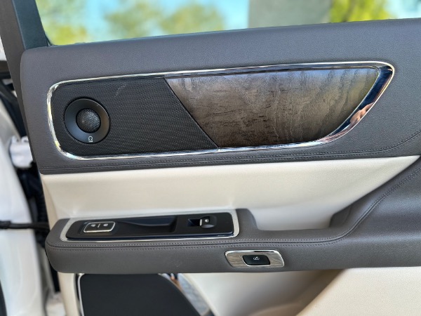 Used-2017-Lincoln-Continental-Select