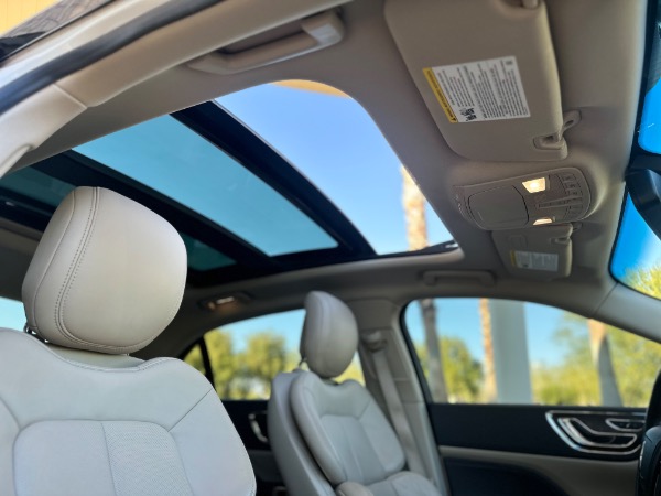 Used-2017-Lincoln-Continental-Select