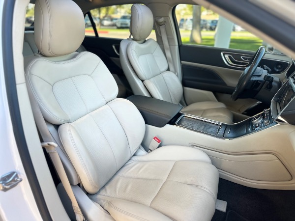 Used-2017-Lincoln-Continental-Select