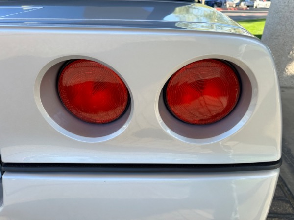 Used-1986-Chevrolet-Corvette-Indianapolis-500-pace-car