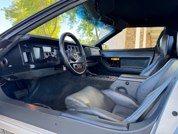 Used-1986-Chevrolet-Corvette-Indianapolis-500-pace-car