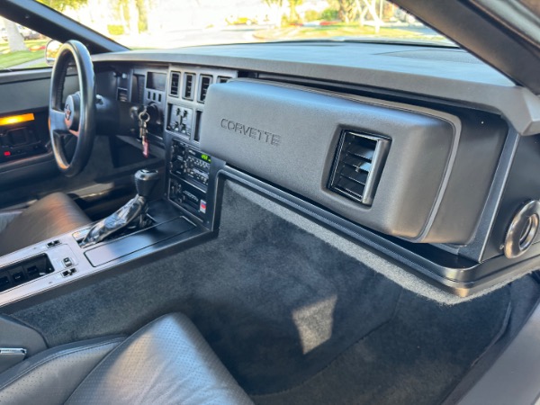 Used-1986-Chevrolet-Corvette-Indianapolis-500-pace-car