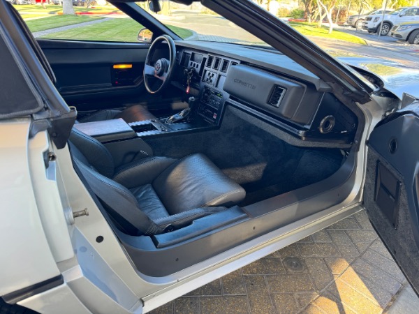 Used-1986-Chevrolet-Corvette-Indianapolis-500-pace-car