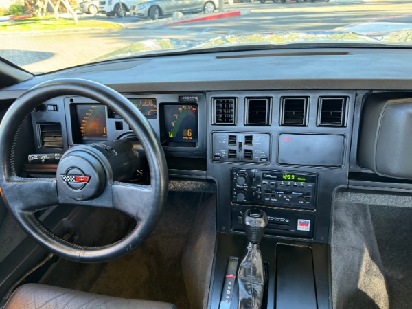 Used-1986-Chevrolet-Corvette-Indianapolis-500-pace-car