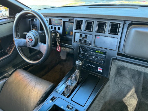 Used-1986-Chevrolet-Corvette-Indianapolis-500-pace-car