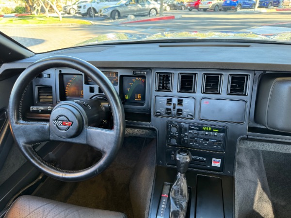 Used-1986-Chevrolet-Corvette-Indianapolis-500-pace-car