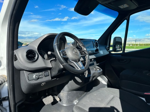 Used-2019-Mercedes-Benz-Sprinter-box-van