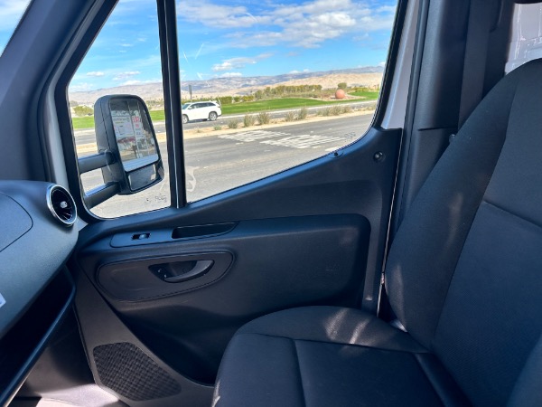 Used-2019-Mercedes-Benz-Sprinter-box-van