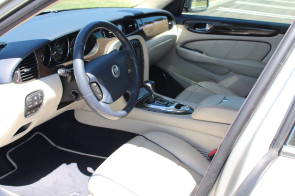 Used-2009-Jaguar-XJ-Super-V8-Portfolio