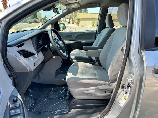 Used-2020-Toyota-Sienna-Passenger