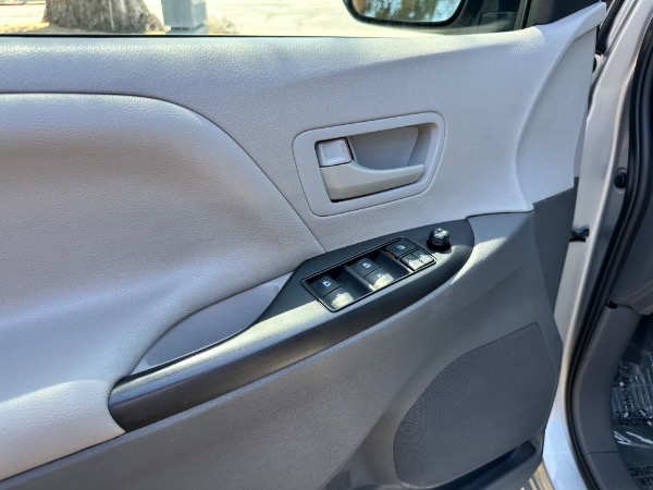 Used-2020-Toyota-Sienna-Passenger
