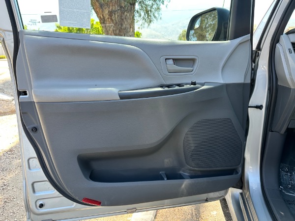 Used-2020-Toyota-Sienna-Passenger